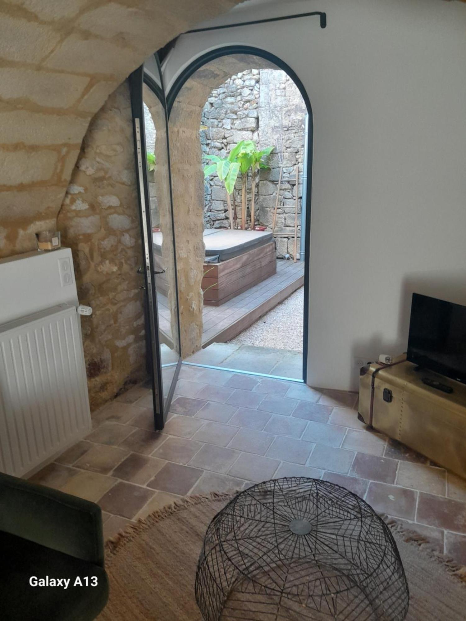La Maison D'Aime Saint-Quentin-la-Poterie Luaran gambar